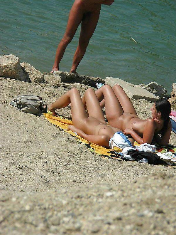 25P Big Boobed Beach Babes