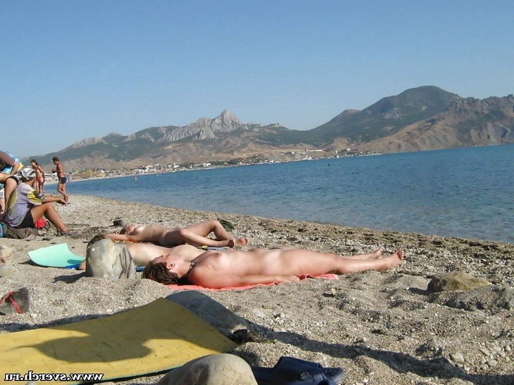 25P Beach girls 19.