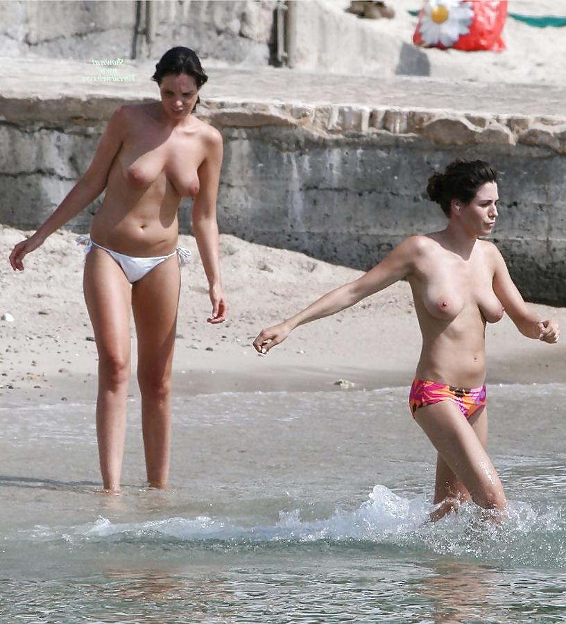 21P Beach girls 07