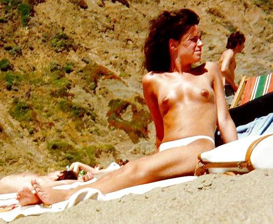 25P Sweet beach girls 2