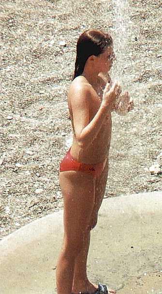 25P Sweet beach girls 2