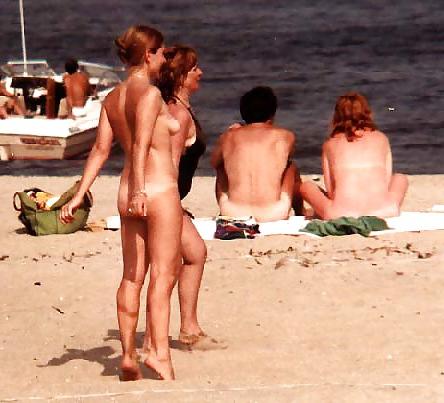 25P Sweet beach girls 2