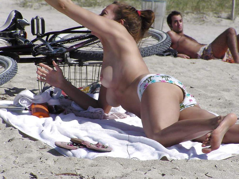 25P Girls At The Beach 
