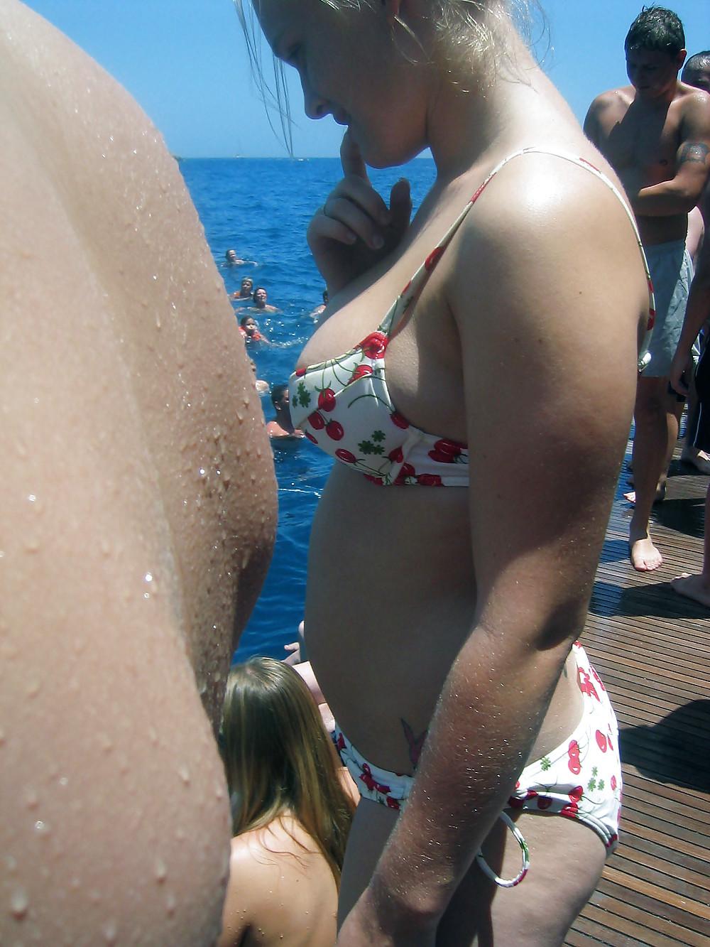 25P Girls At The Beach 