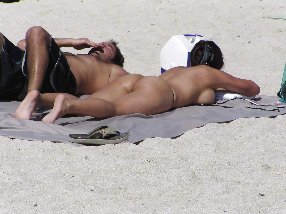 25P Girls At The Beach 