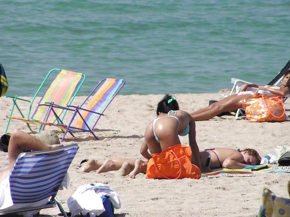 25P Girls At The Beach 
