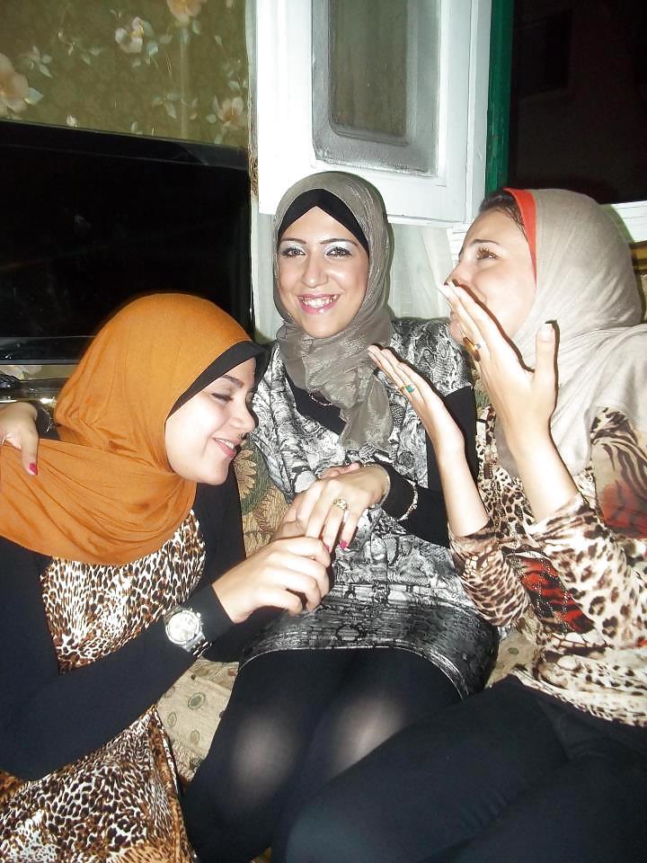5P Sexy arab woman