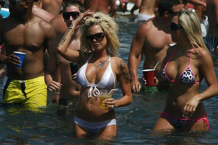 25P Beach Party Girls