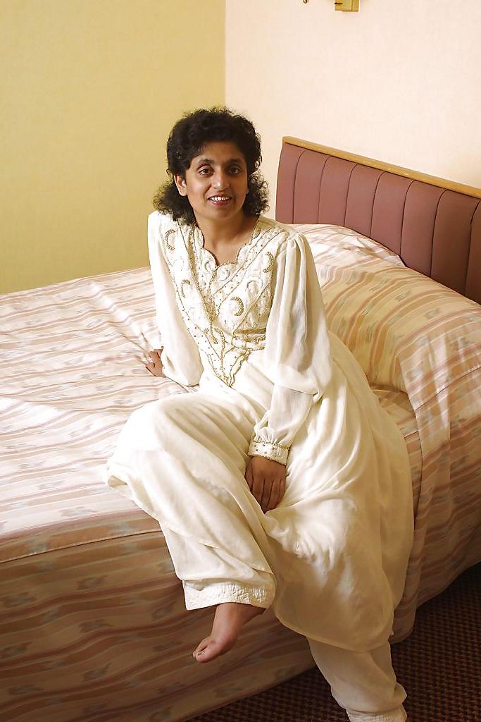 18P Desi Milf