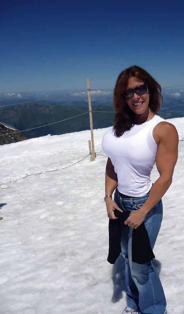 25P Nena: Fake Titted Fitness Model