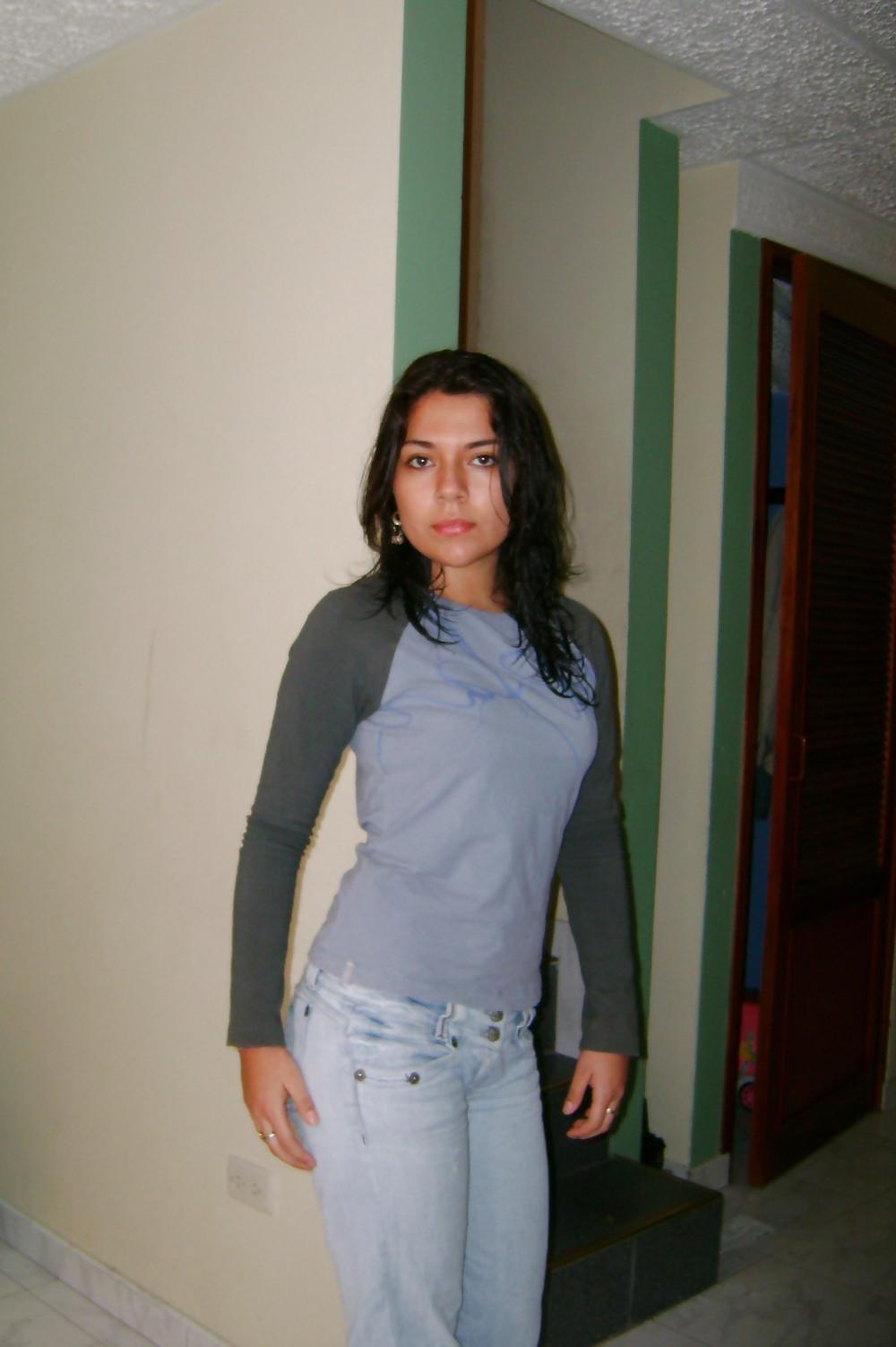 25P Sexy Latino Milf