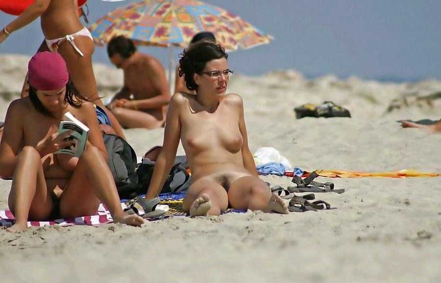 25P Cute Beach Girls - IV
