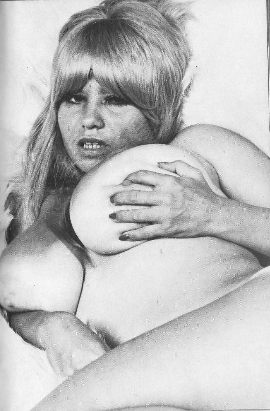 25P Busty Blonde Vintage Woman