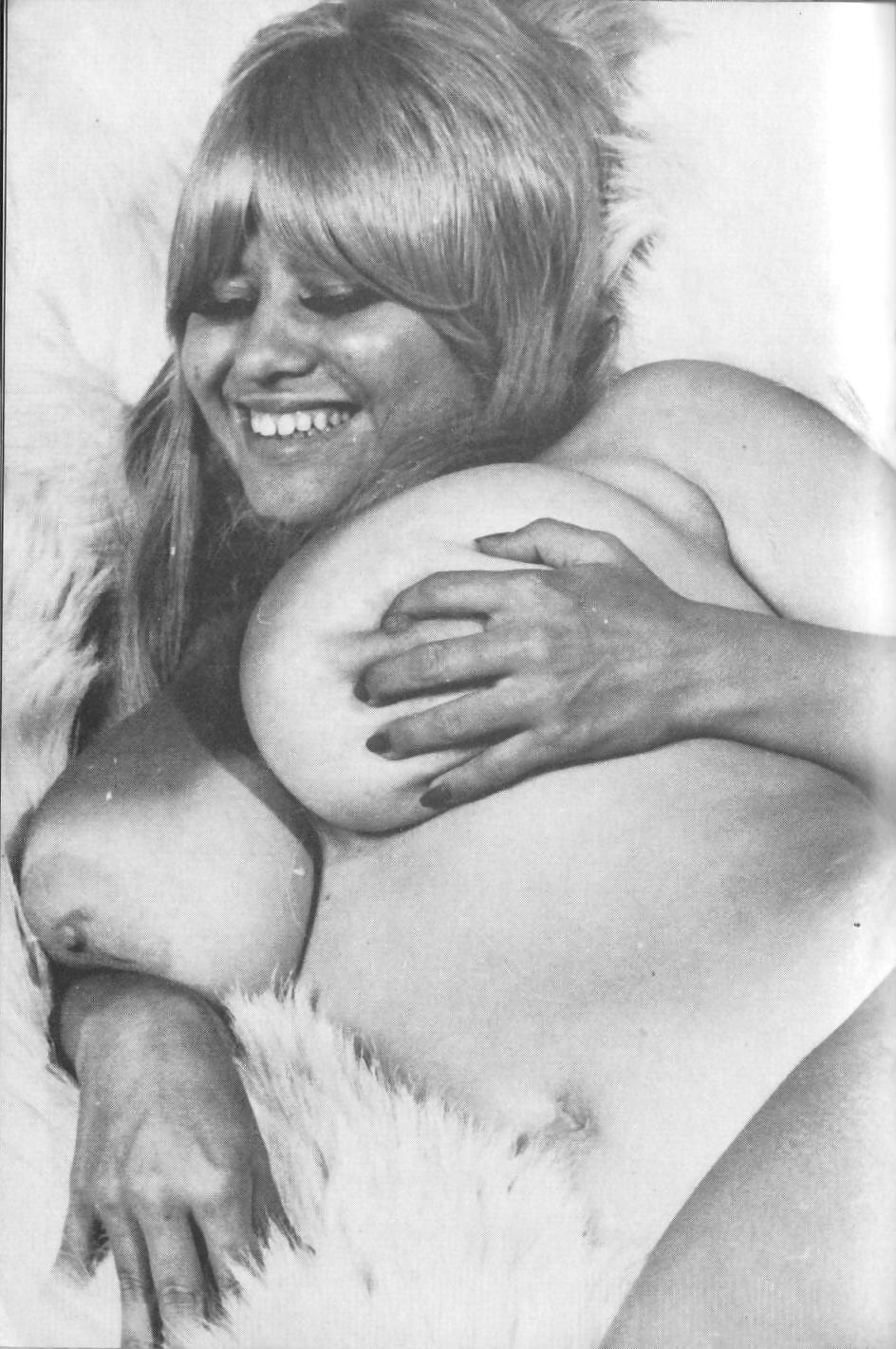 25P Busty Blonde Vintage Woman