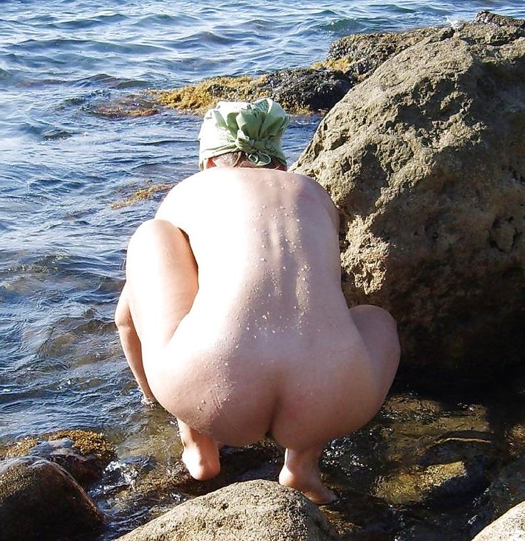 25P Mature women on the beach - 8