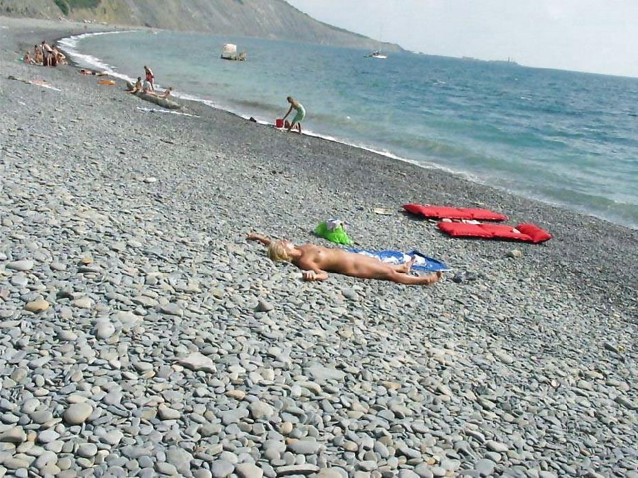 25P Nude Beach Blondes