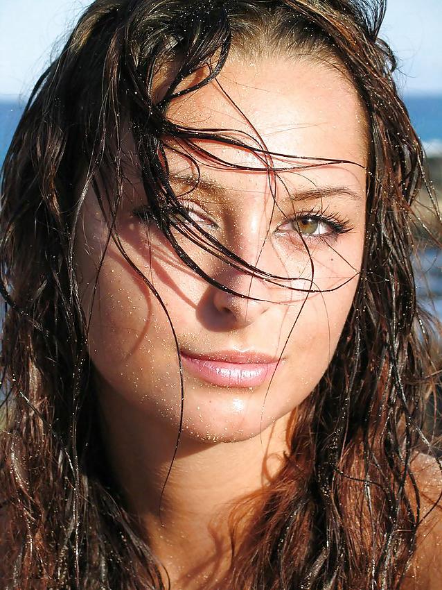 15P Brunette teenie posing naked on the beach