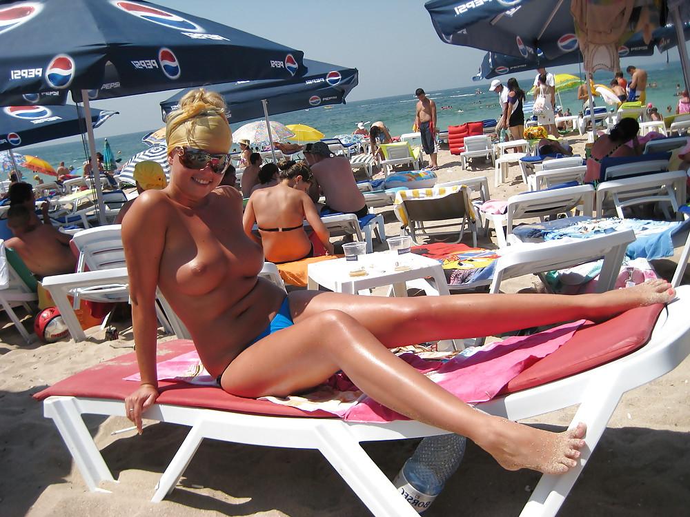 23P Romanian Girls on the Beach