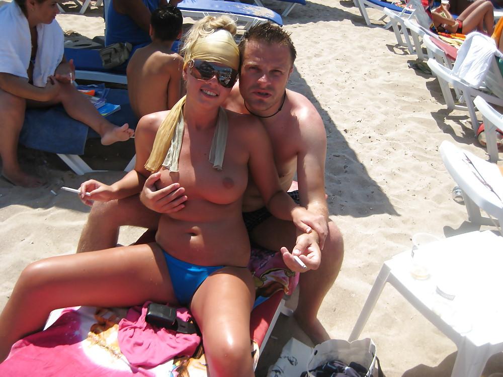 23P Romanian Girls on the Beach