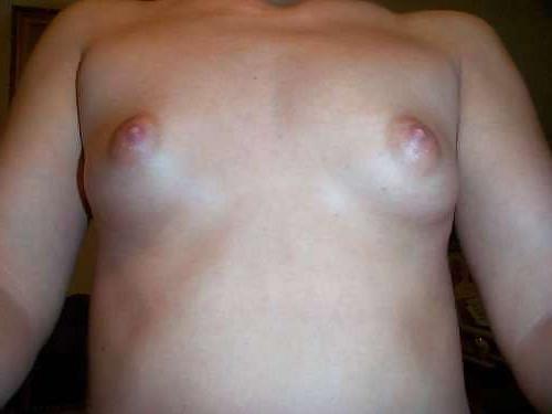 25P Amateurs Flashing Their Tiny Tits 4