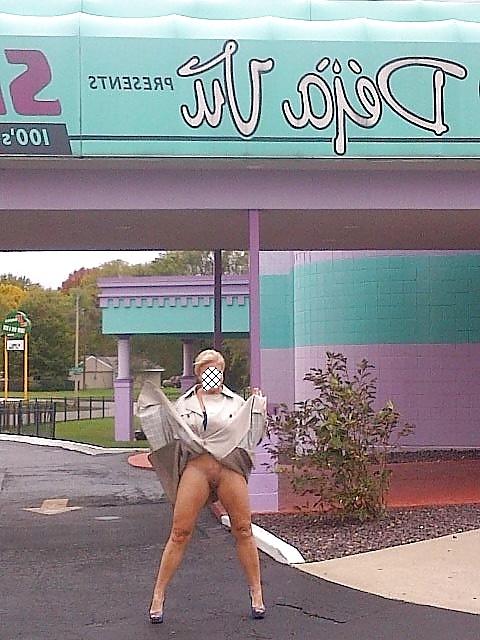 9P SluT flashing  SEXY whore shows ALL