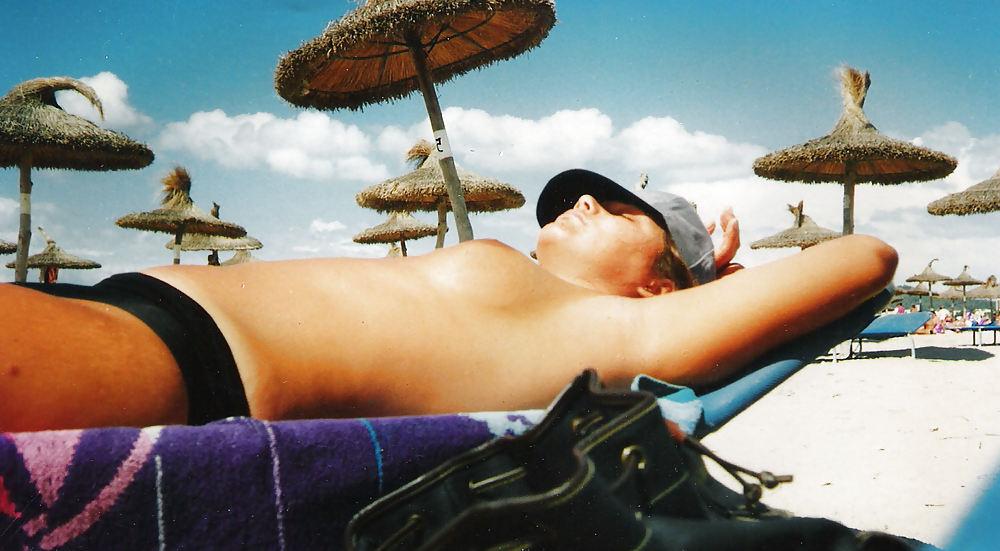 10P Teen with big tits on the beach