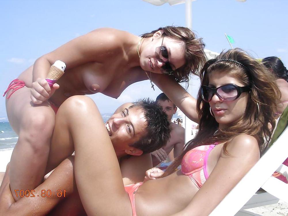 25P Cute Beach Girls - VI