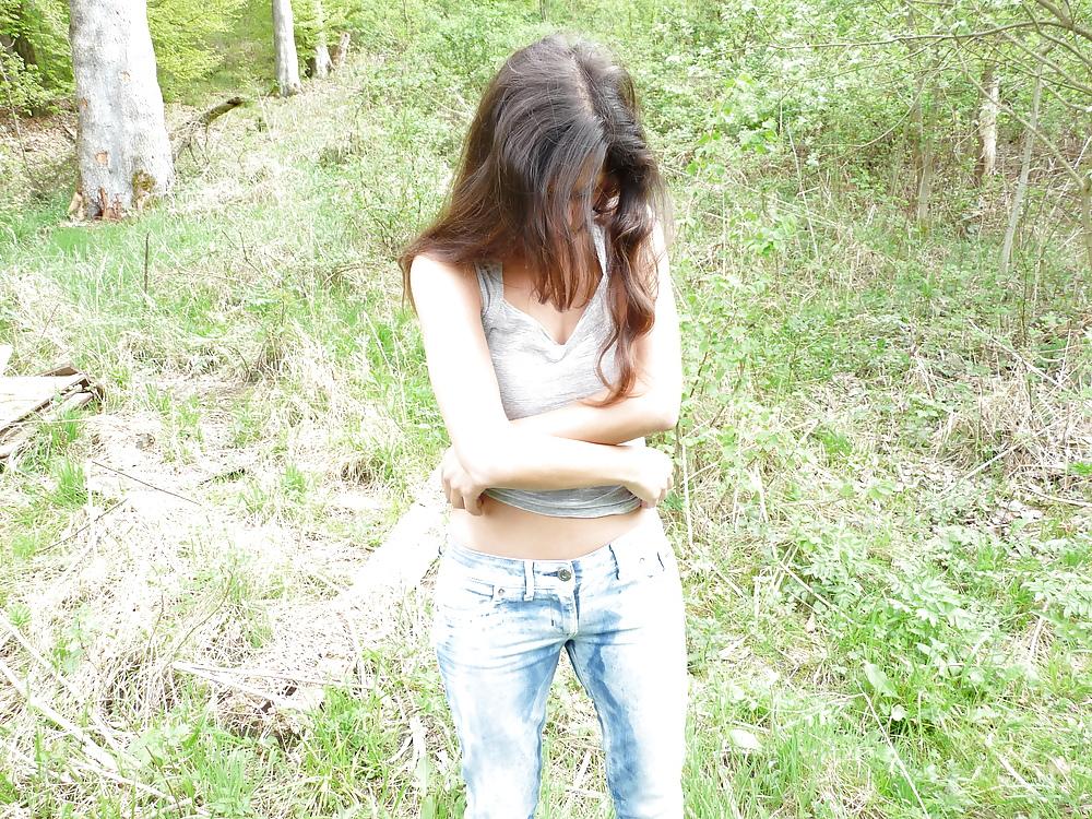 7P Brunette woman outdoor