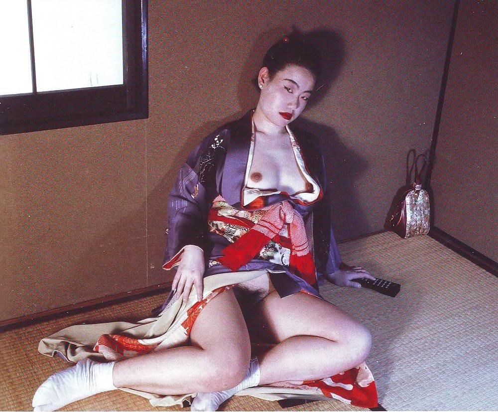 10P Woman Kimono Bondage