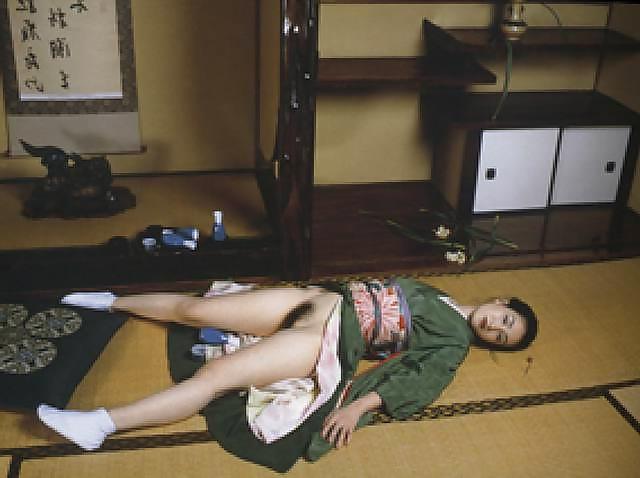 10P Woman Kimono Bondage