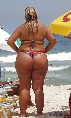 25P Curvy beauties in beach 2