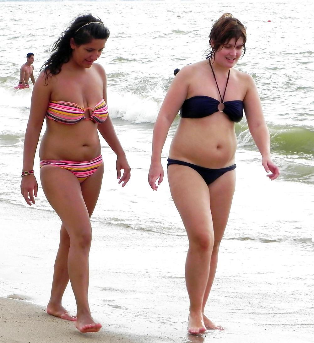 25P Curvy beauties in beach 2