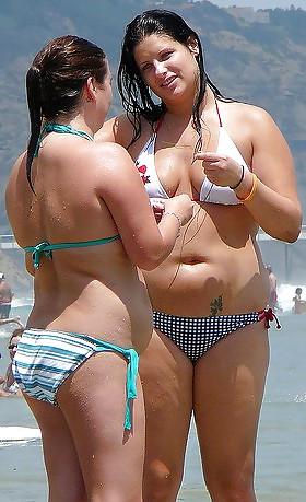 25P Curvy beauties in beach 2