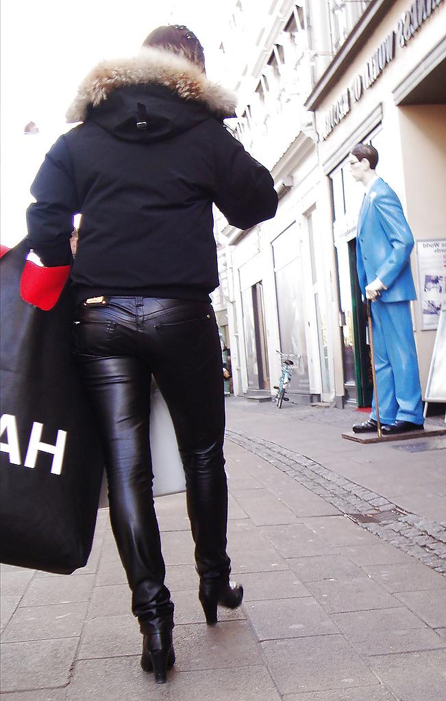 15P Asses in leather 