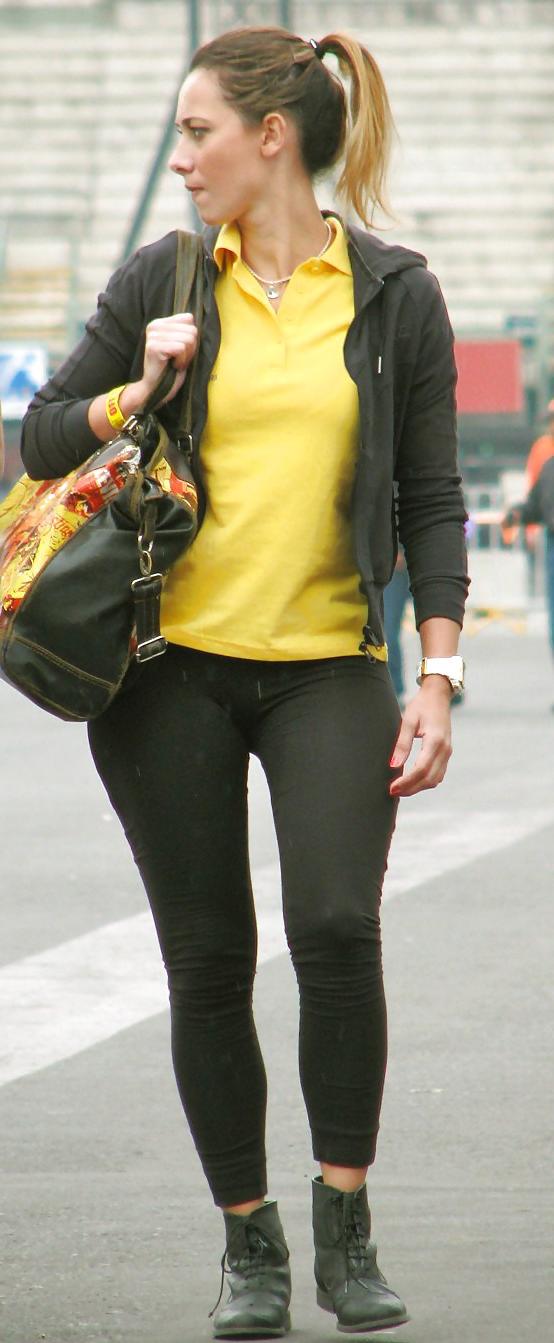 20P Tight black pants