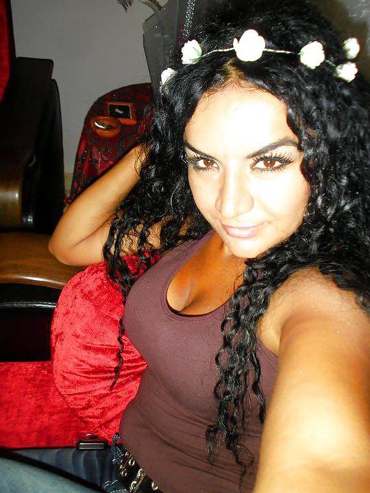 6P Turkish woman: Azize
