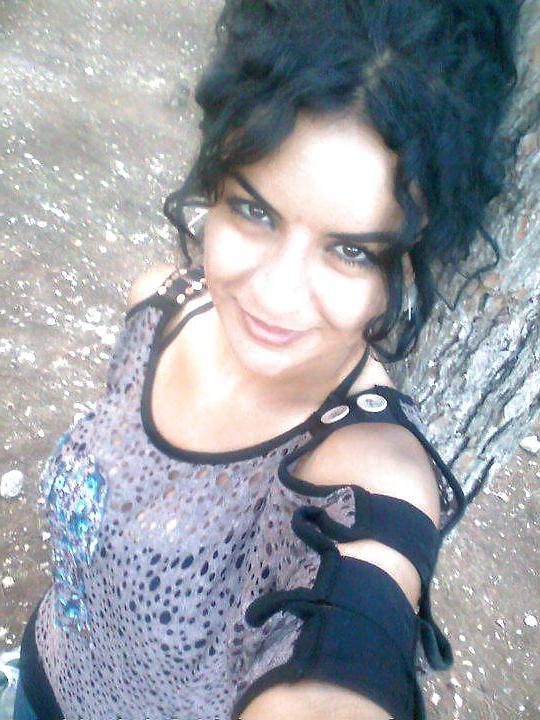 6P Turkish woman: Azize