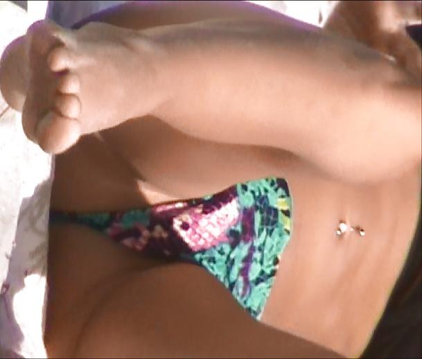 20P Beautiful girls at beach sexy cameltoes