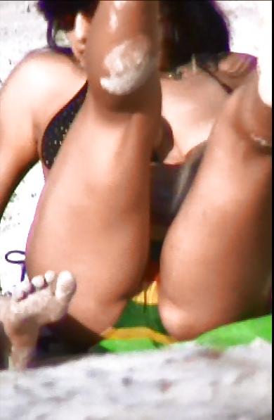 20P Beautiful girls at beach sexy cameltoes