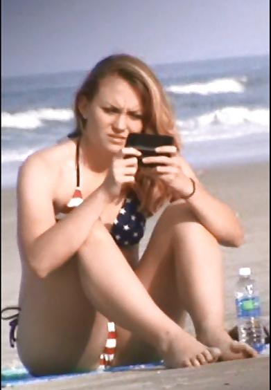 20P Beautiful girls at beach sexy cameltoes