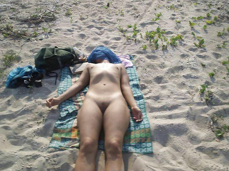 25P Little Beach Titties