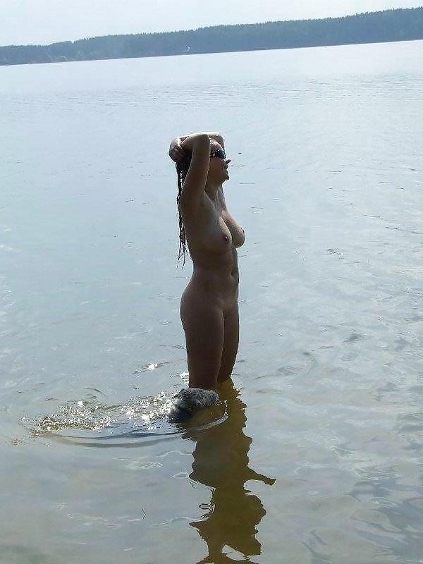 25P Large Breasts at Beach