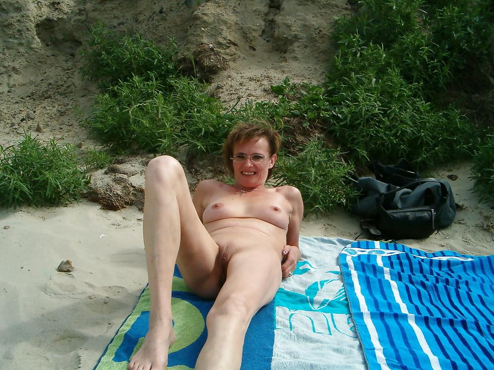 20P Sonnenbaden am Strand 2.