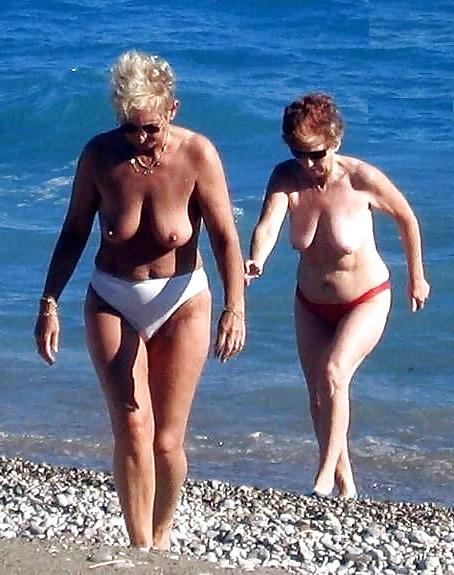 20P Sonnenbaden am Strand 2.