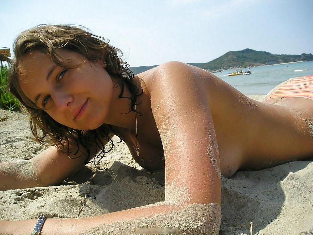 25P Brunette on the beach