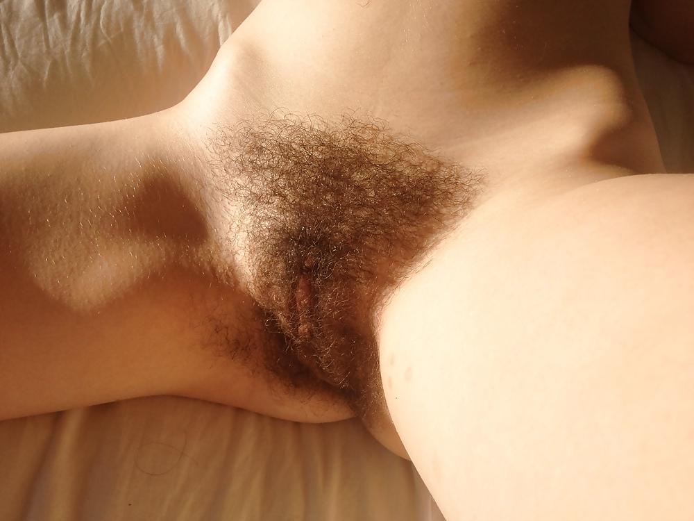 8P Girlfriend's hairy pussy