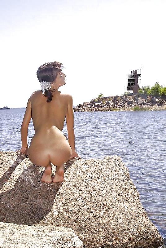11P Teen brunette flashing at the beach