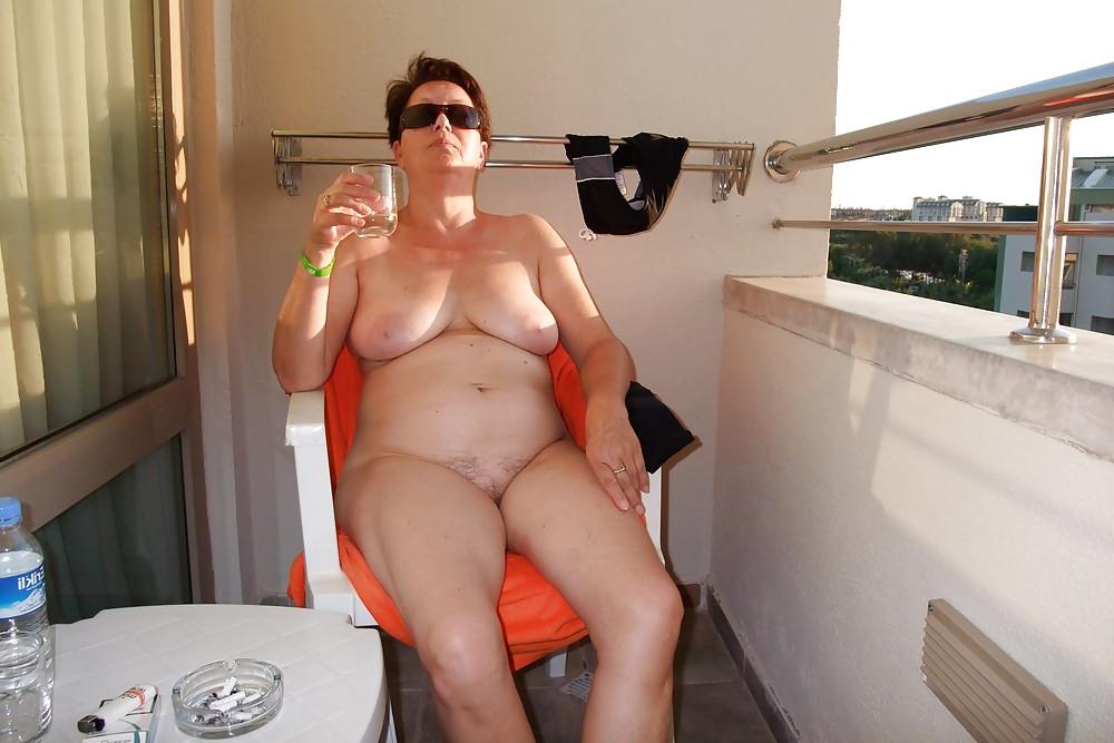 20P Sunbathing at the beach 1.