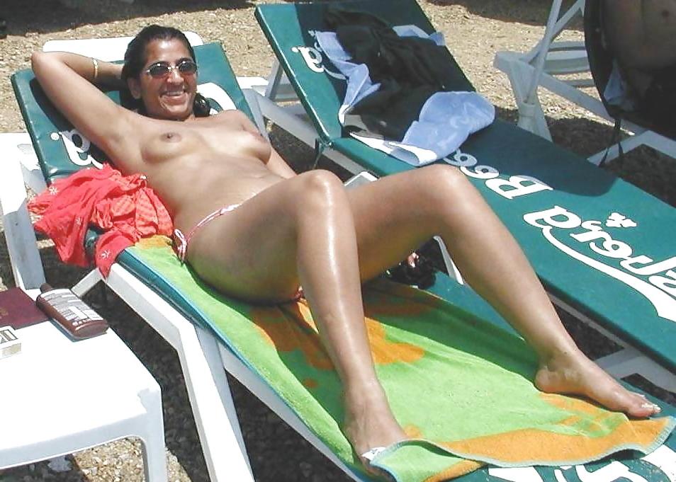 20P Sunbathing at the beach 1.