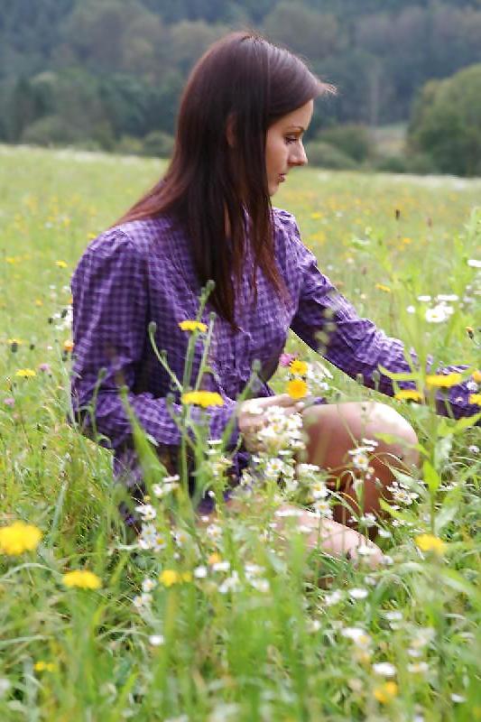 20P Teen brunette flashing in a field